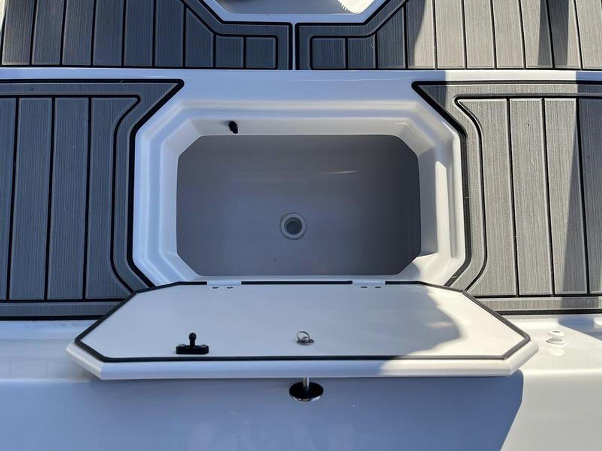 2025 Starcraft Marine SVX 210