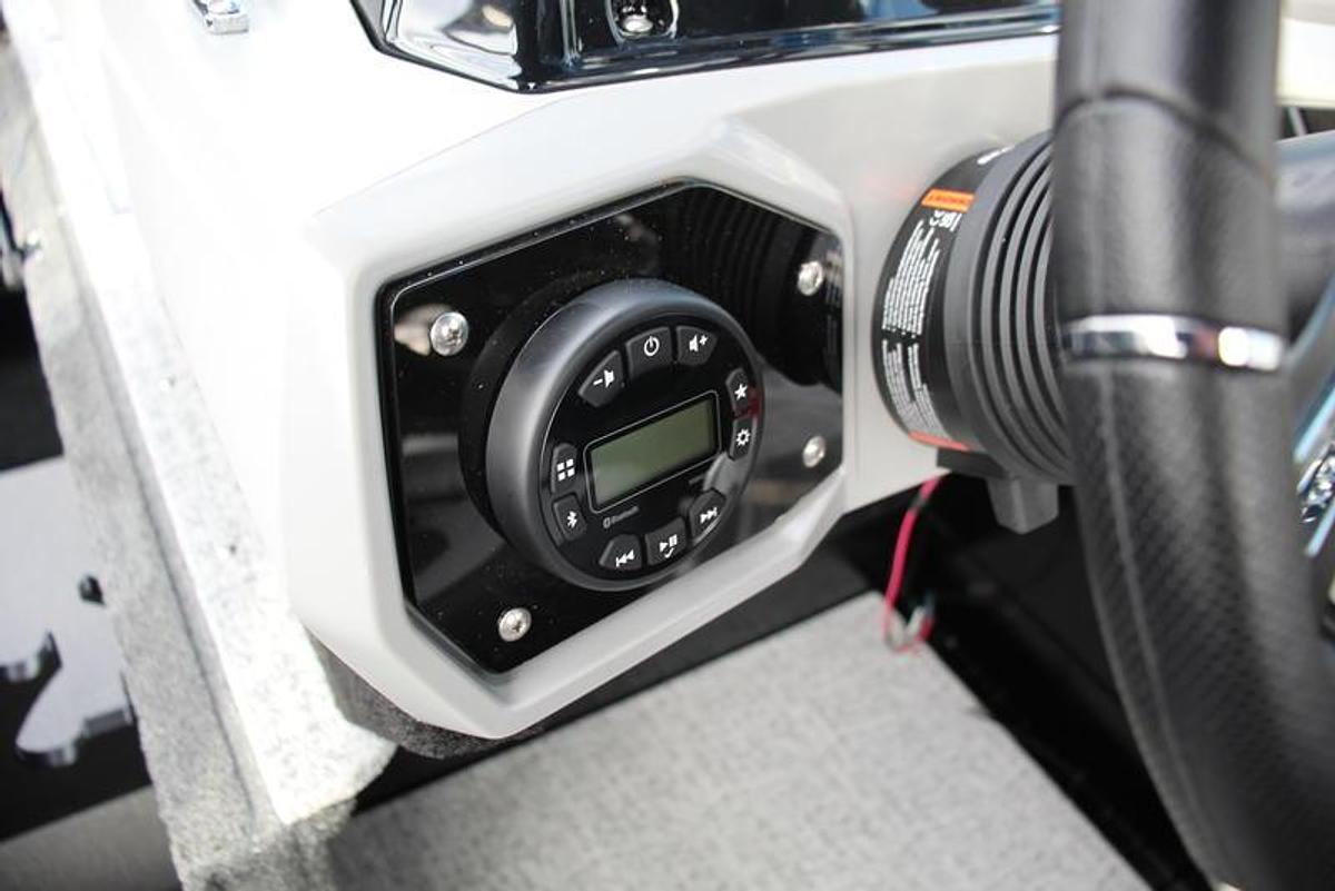 2025 Smoker Craft Adventurer 188 DC Pro