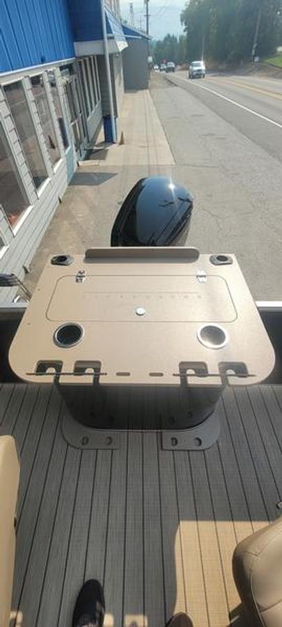 2025 Sylvan 8522 Mirage Party Fish