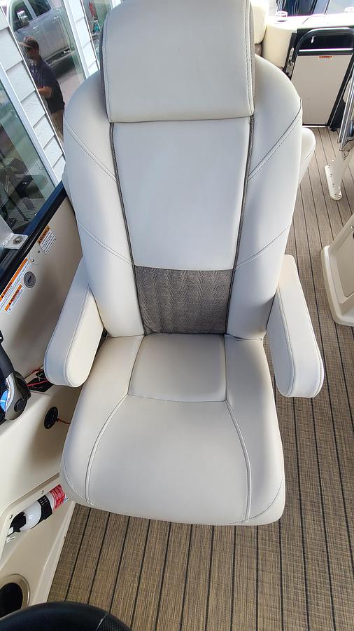Used 2022 Avalon 27 Catalina Entertainer Funship