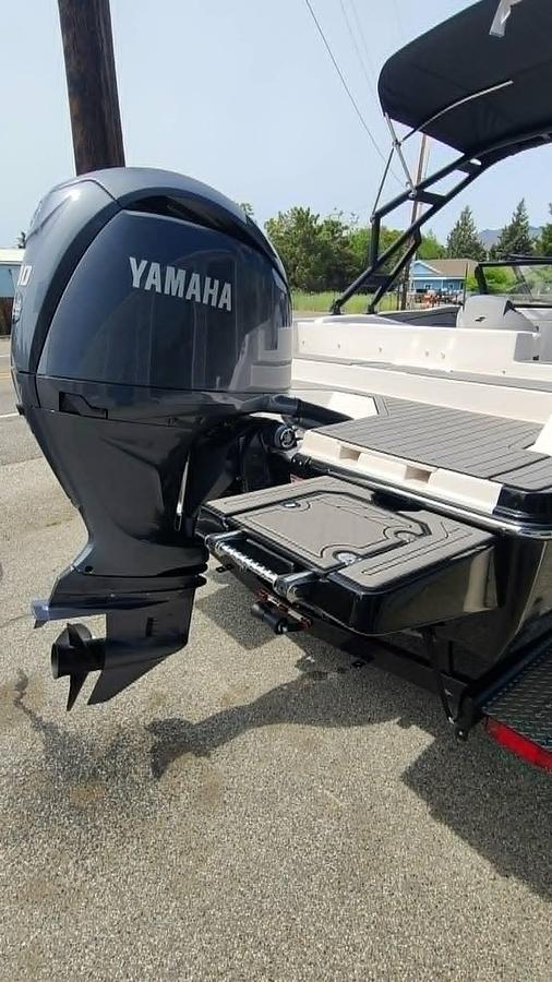Used 2024 Starcraft Marine SVX 210 DC OB