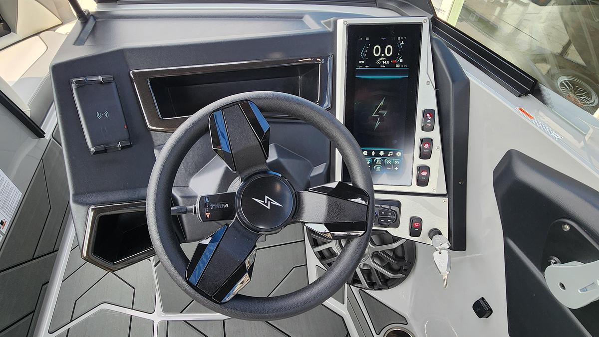 2027 Supreme Boats S220