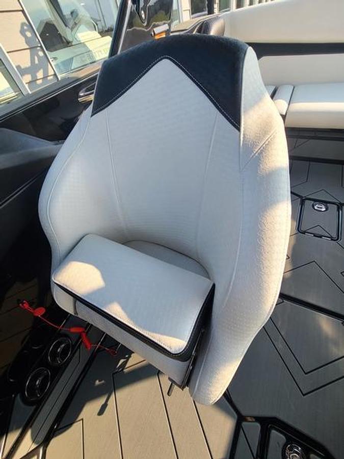 2026 Supreme Boats S220