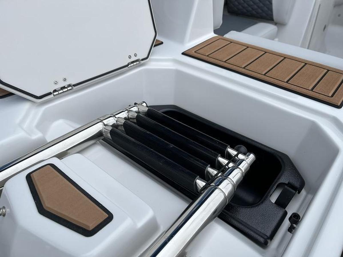 2025 Starcraft Marine SVX 230 OB