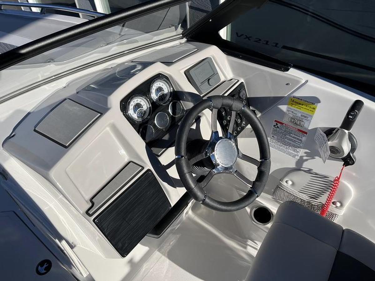 2025 Starcraft Marine SVX 210