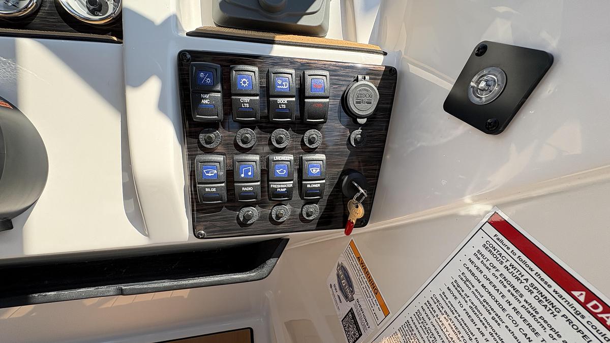 2027 Starcraft SVX210 IO