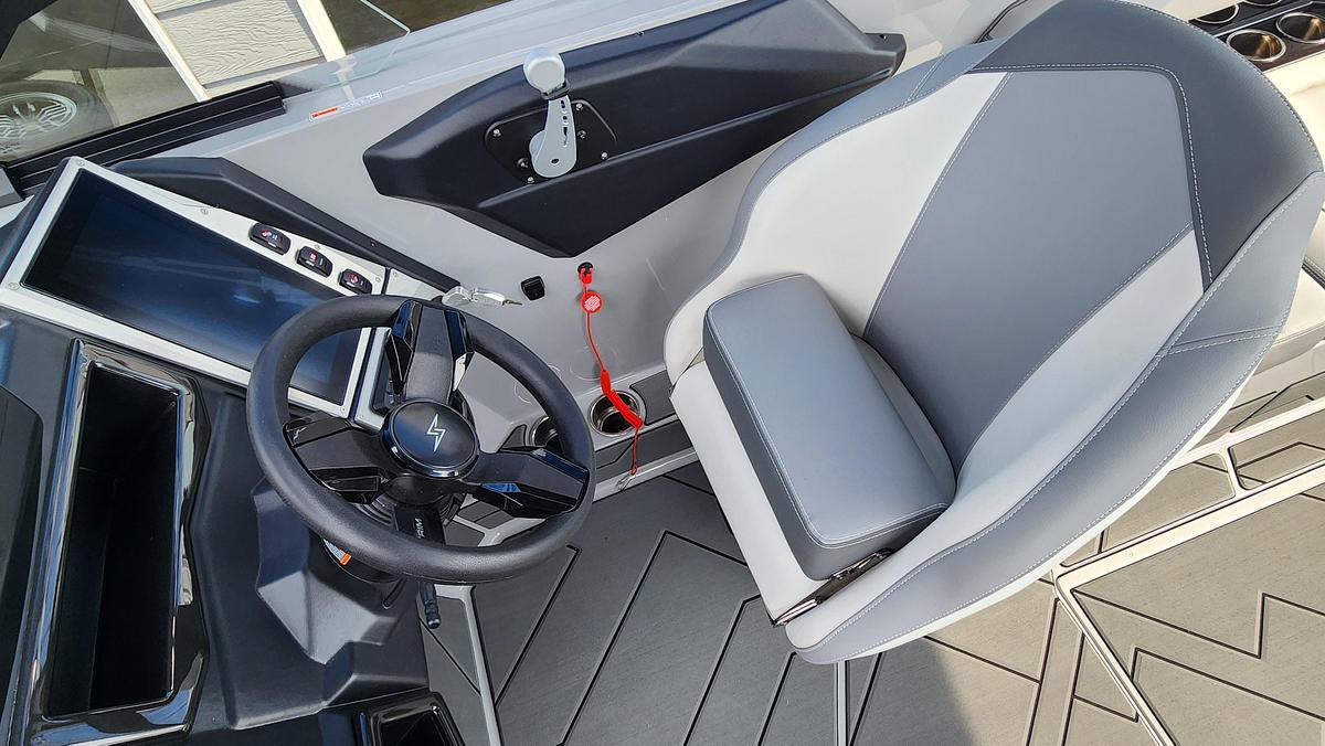 2027 Supreme Boats S220