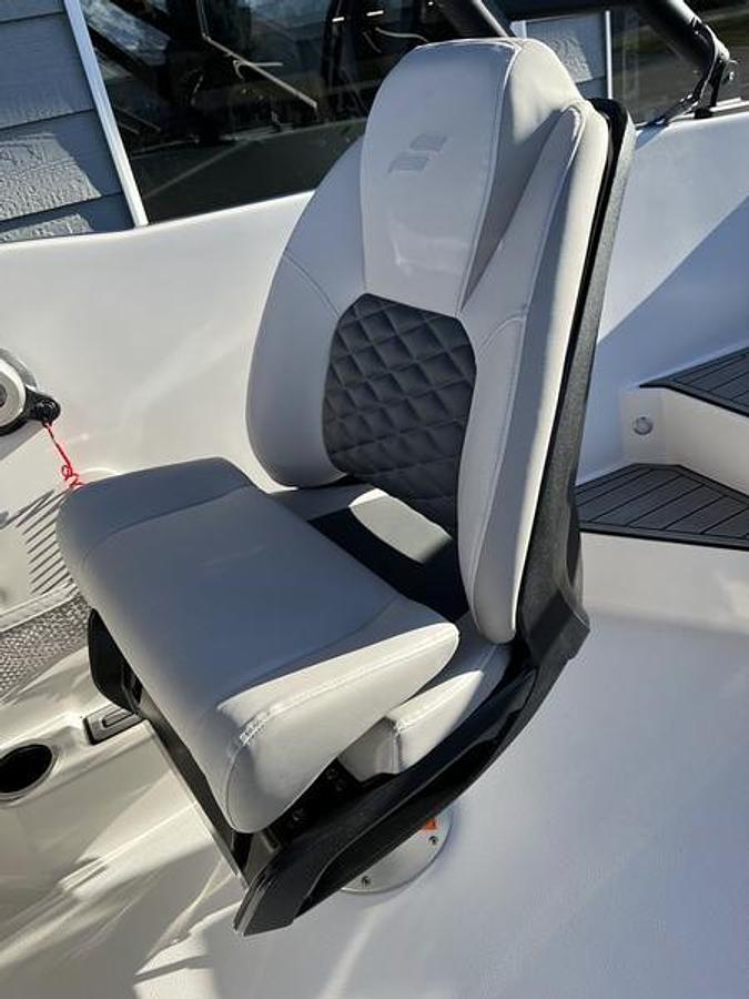 2025 Starcraft Marine SVX 210