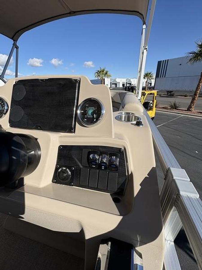 2026 Avalon Venture 85 Quad Lounger 25 FT