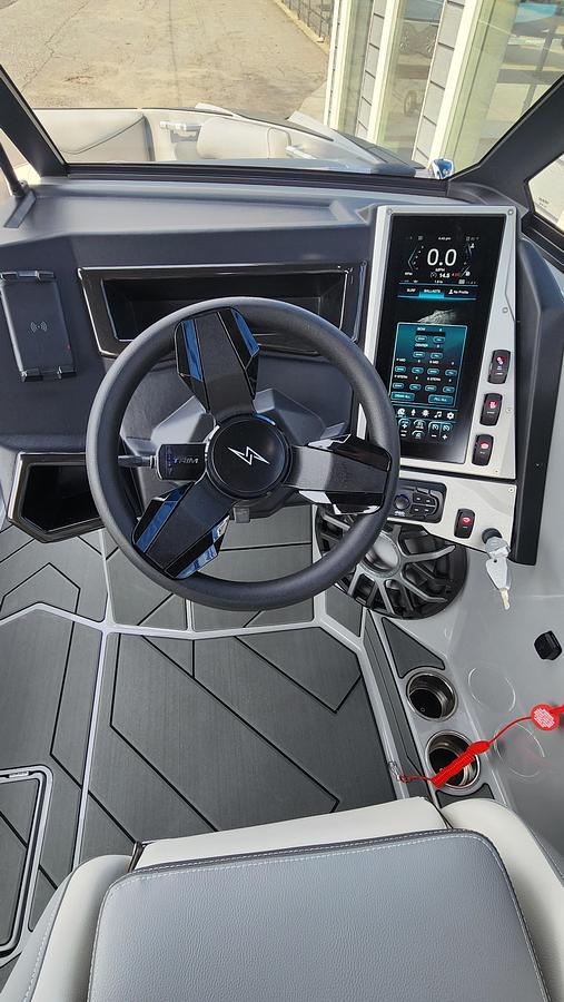 2027 Supreme Boats S220