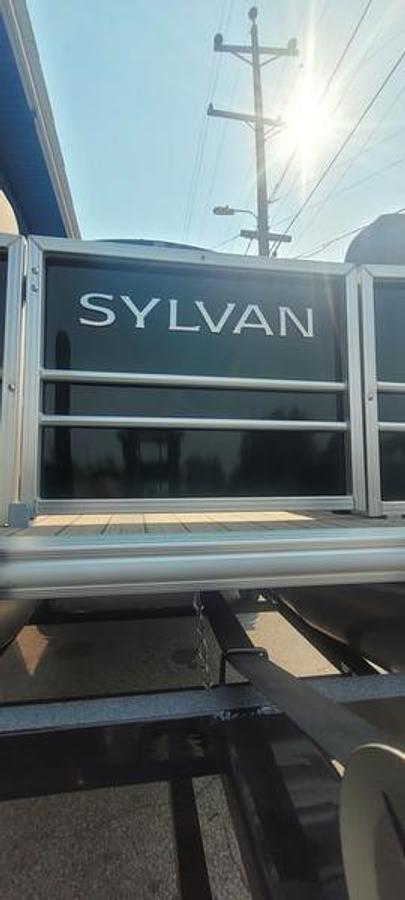 2025 Sylvan 8522 Mirage Party Fish