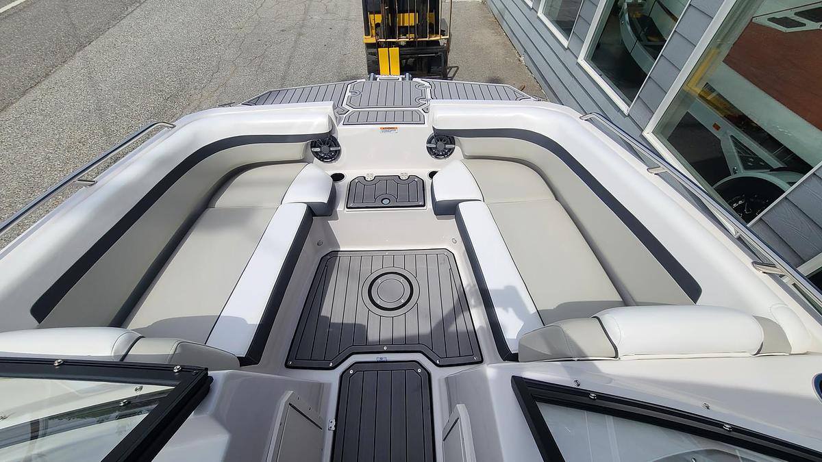 Used 2024 Starcraft Marine SVX 210 DC OB