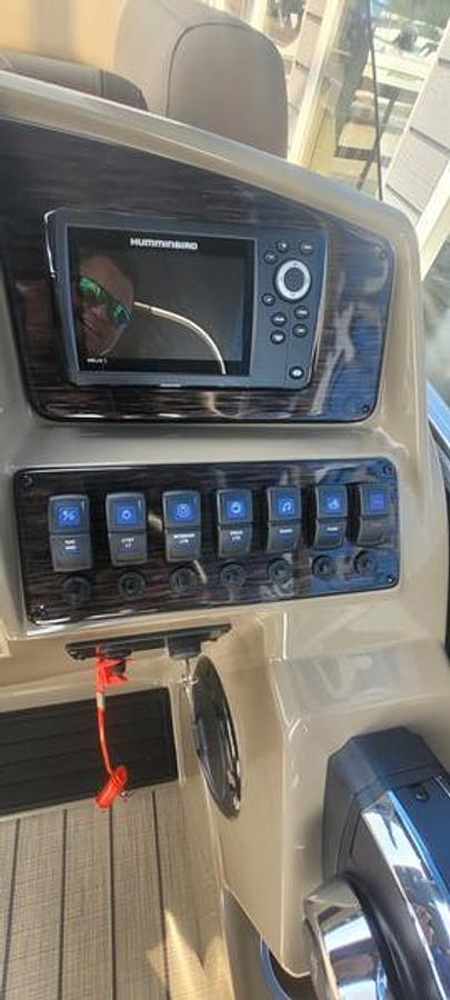 2025 Sylvan 8522 Mirage Party Fish