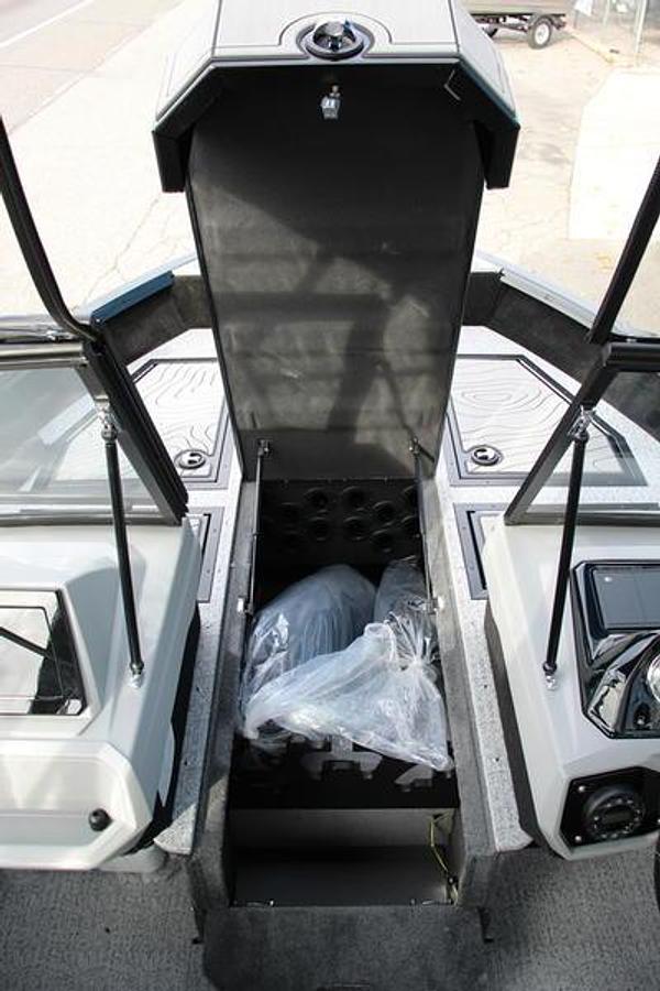 2025 Smoker Craft Adventurer 188 DC Pro