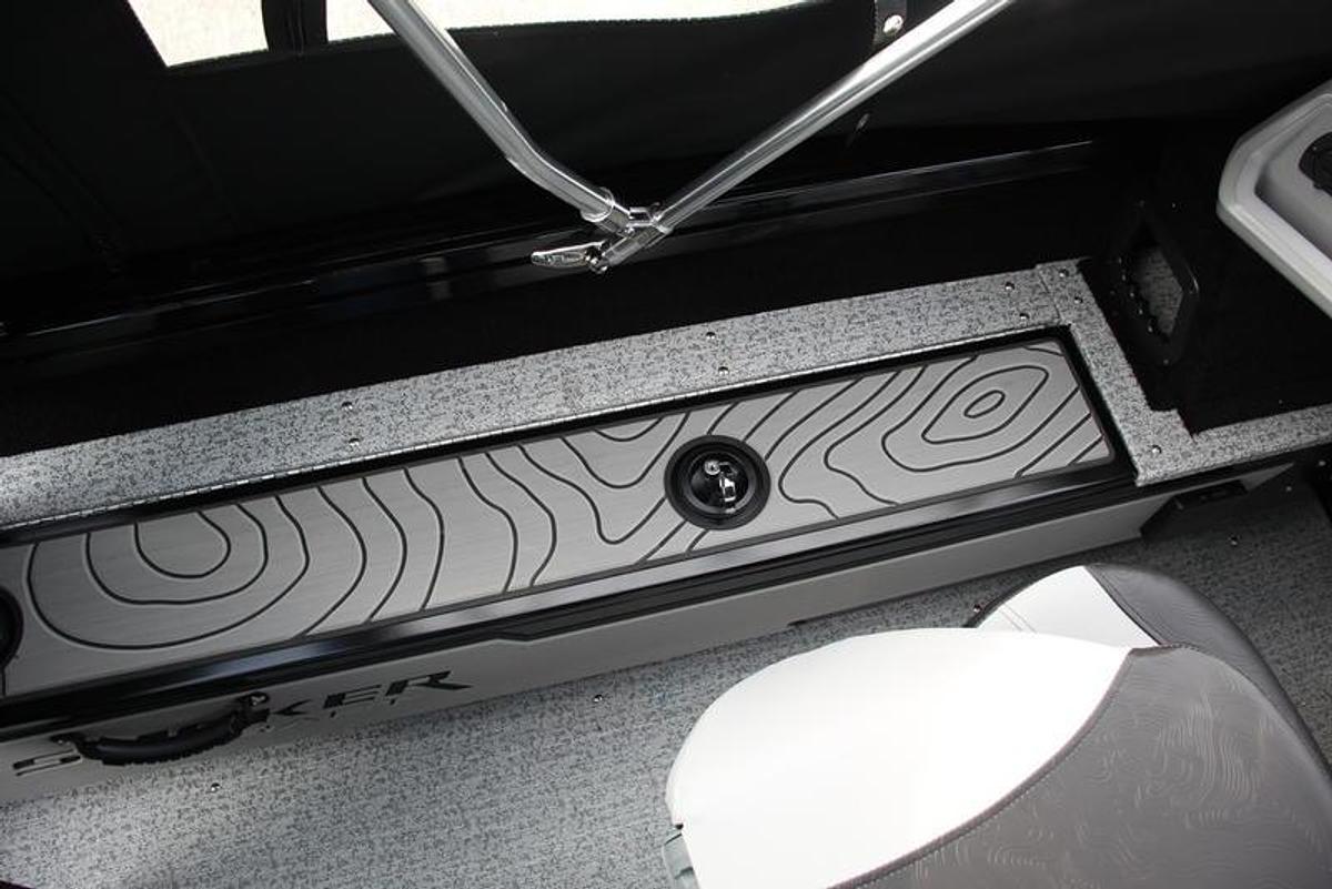 2025 Smoker Craft Adventurer 188 DC Pro