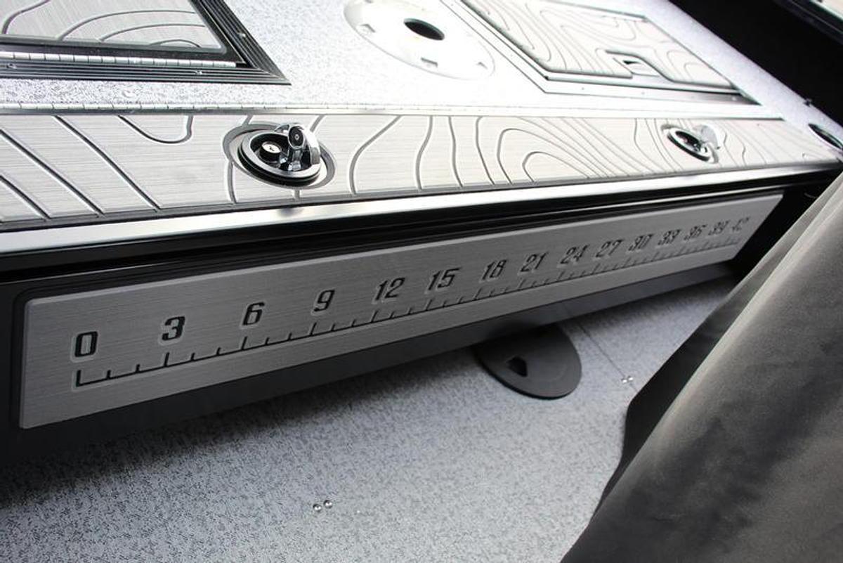 2025 Smoker Craft Adventurer 188 DC Pro