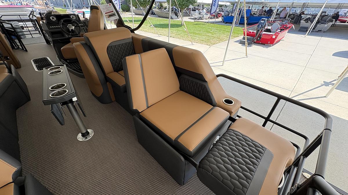 2027 Sylvan L5 SLZ