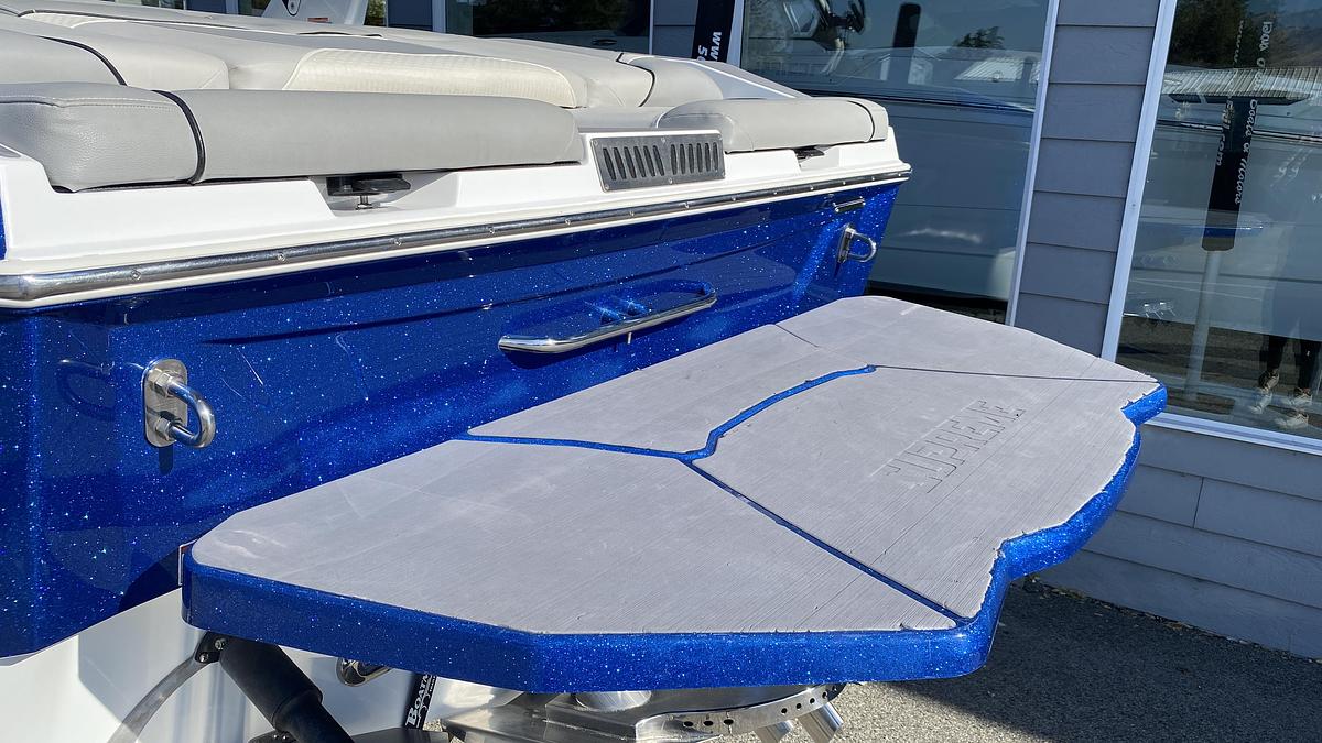 Used 2023 Supreme Boats S220
