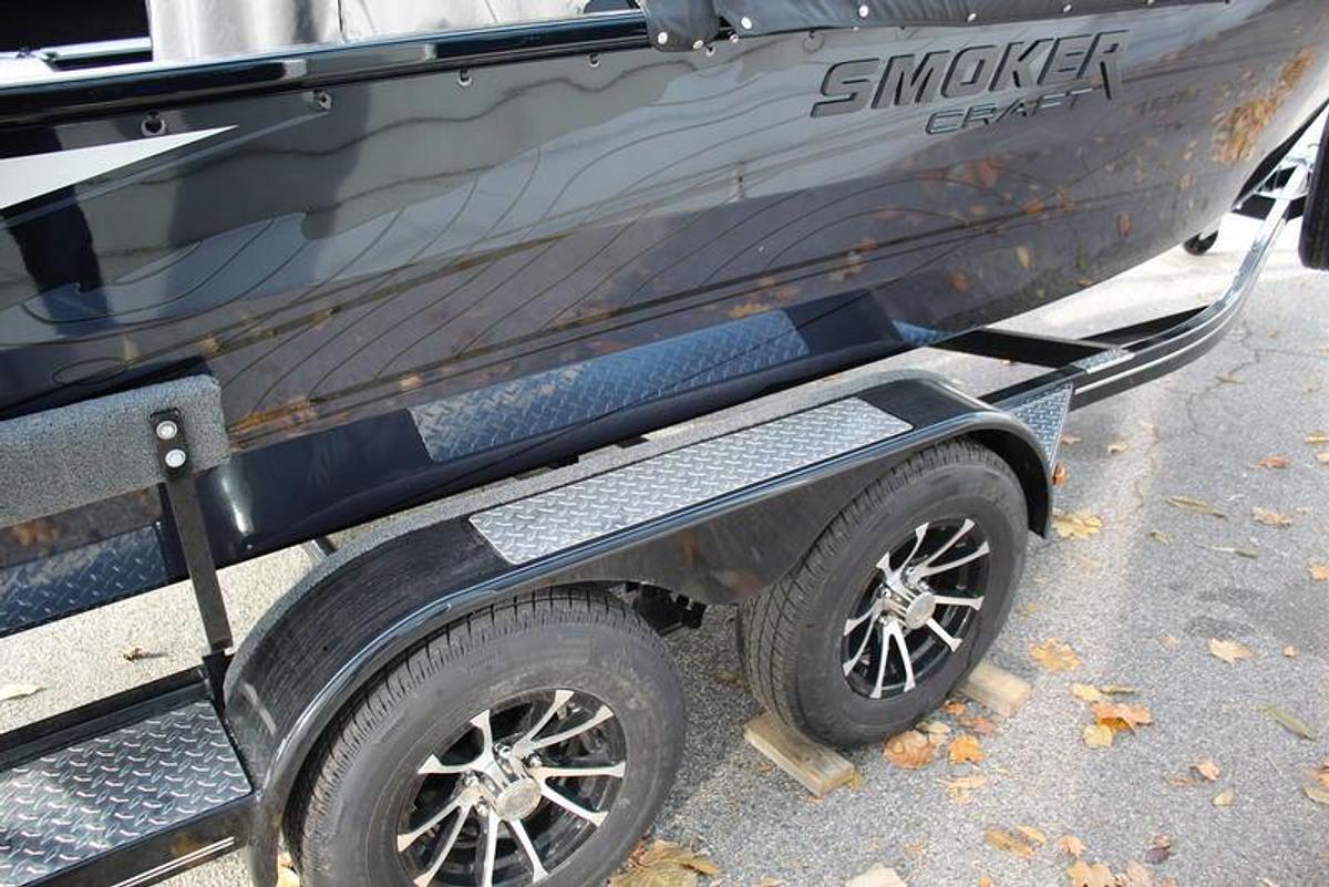 2025 Smoker Craft Adventurer 188 DC Pro