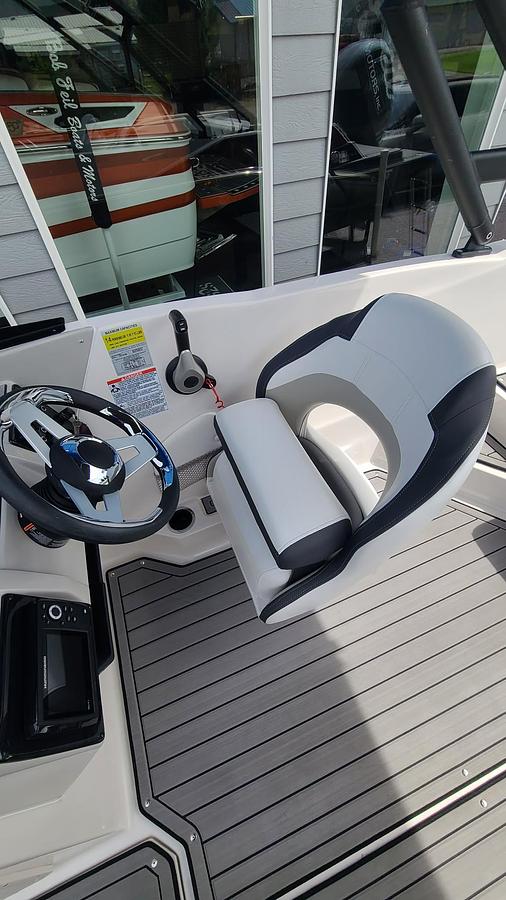 Used 2024 Starcraft Marine SVX 210 DC OB
