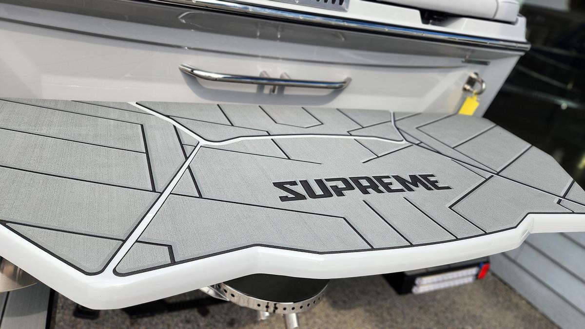 2027 Supreme Boats S220