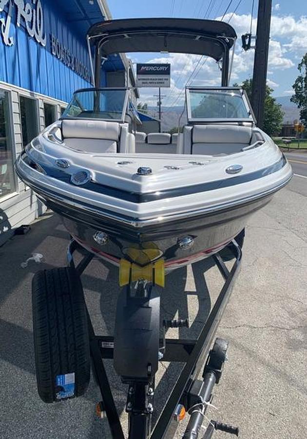 2024 Crownline 240SS