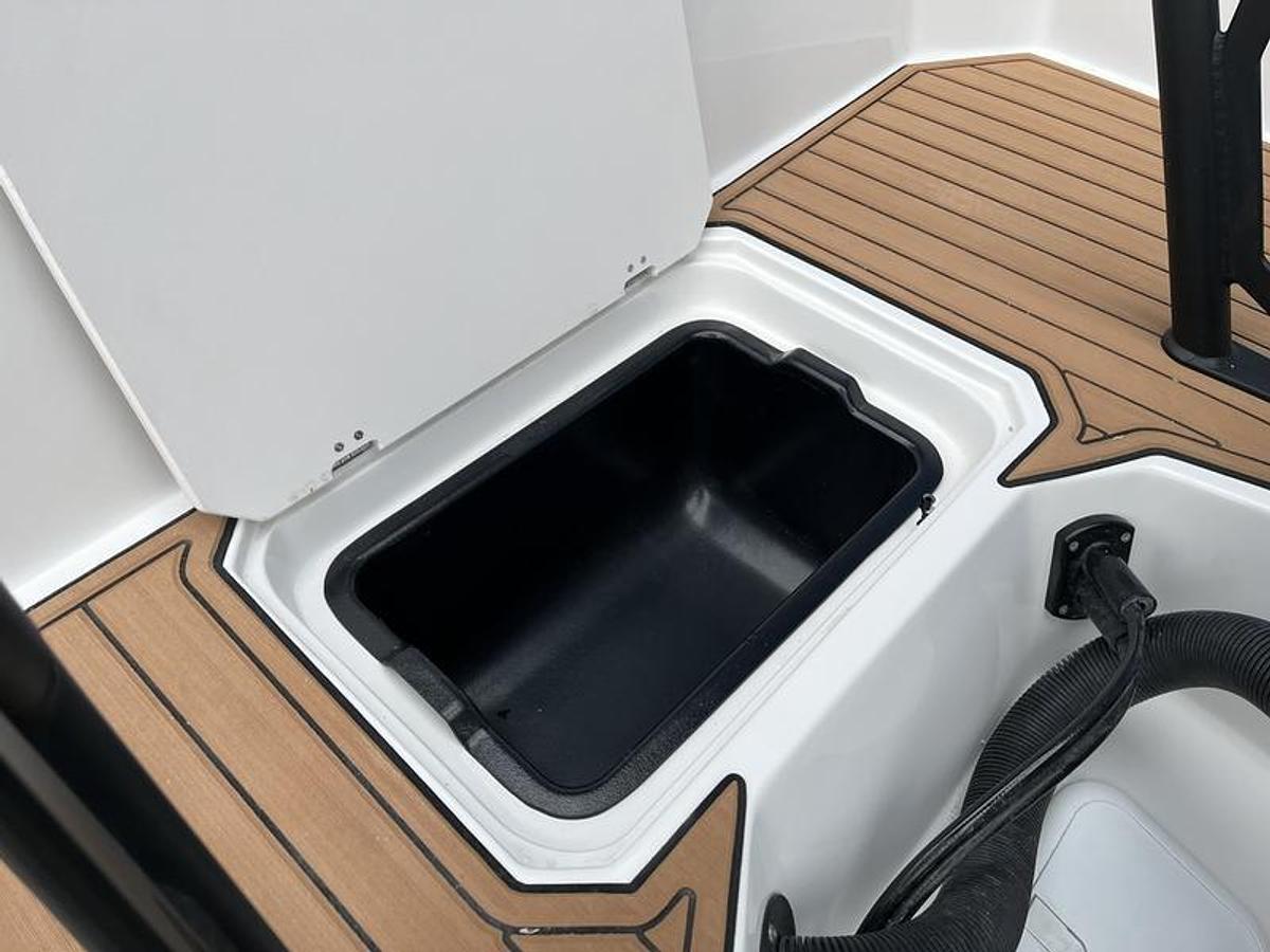 2025 Starcraft Marine SVX 230 OB