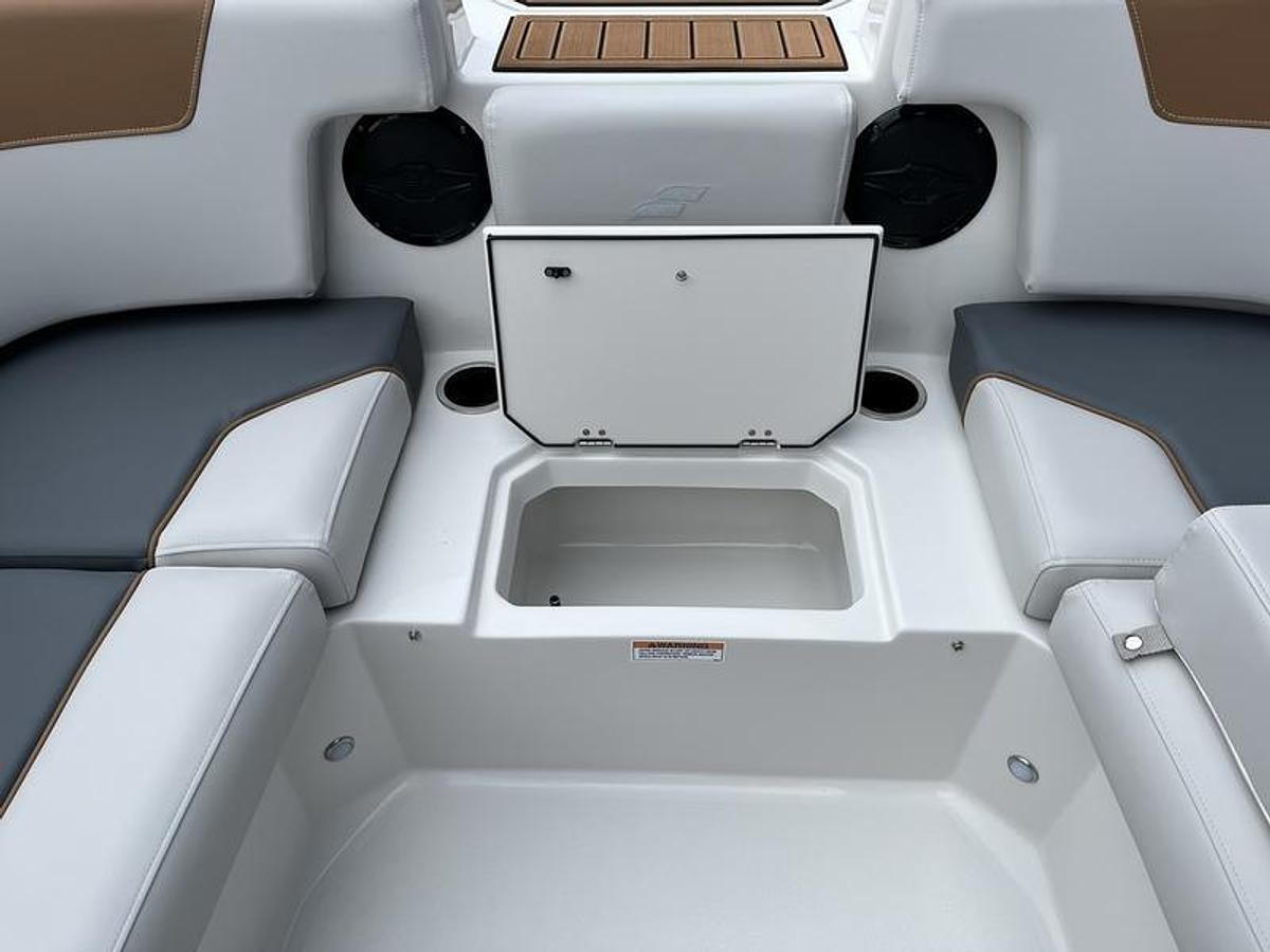 2025 Starcraft Marine SVX 230 OB