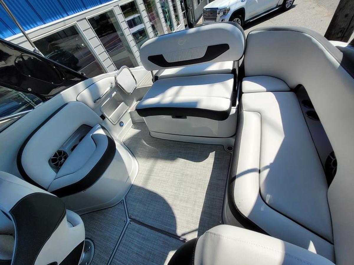2024 Crownline 260 SS