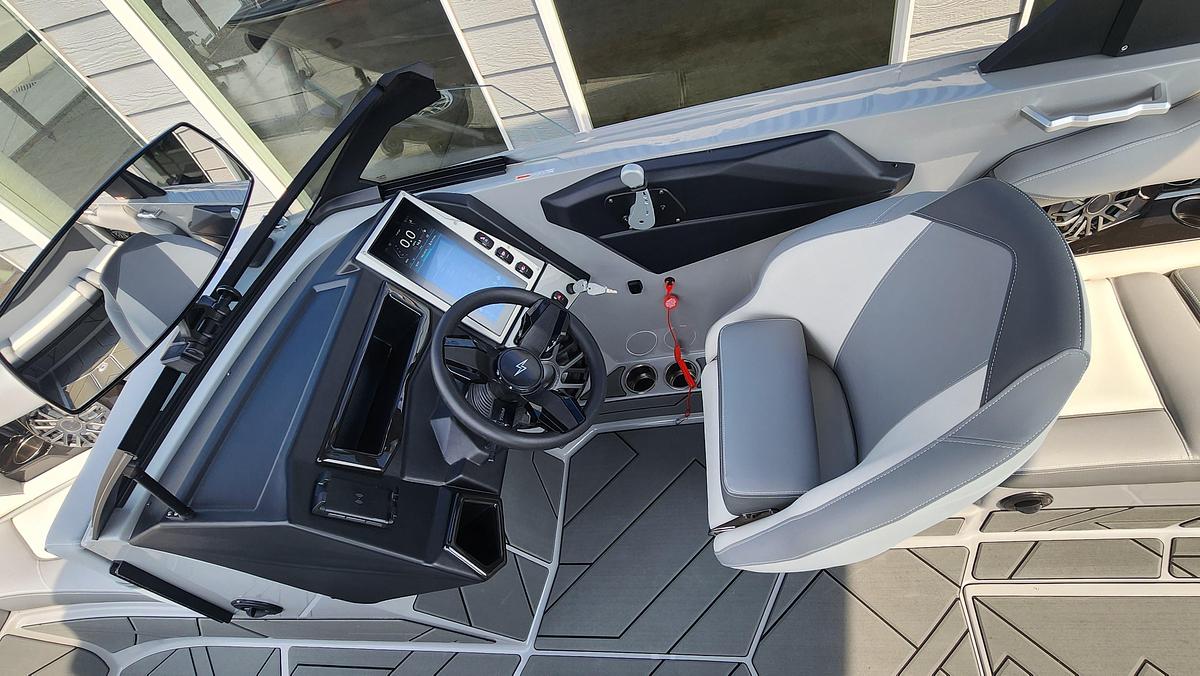 2027 Supreme Boats S220