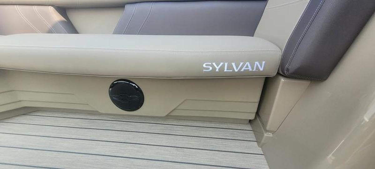 2025 Sylvan 8522 Mirage Party Fish