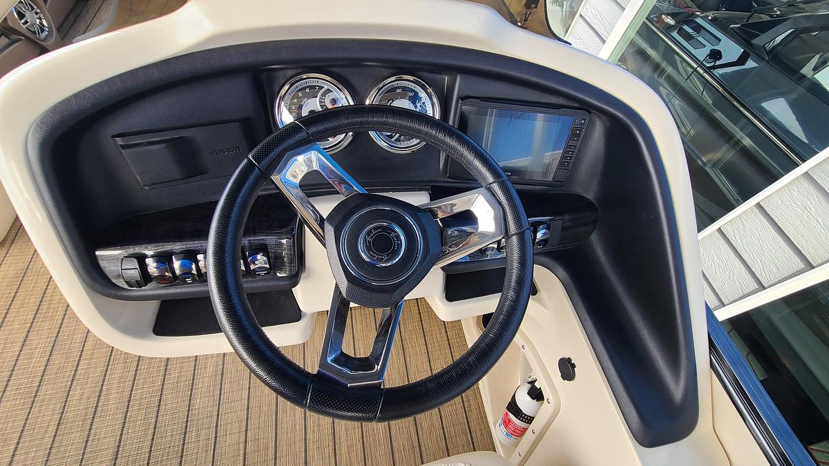 Used 2022 Avalon 27 Catalina Entertainer Funship