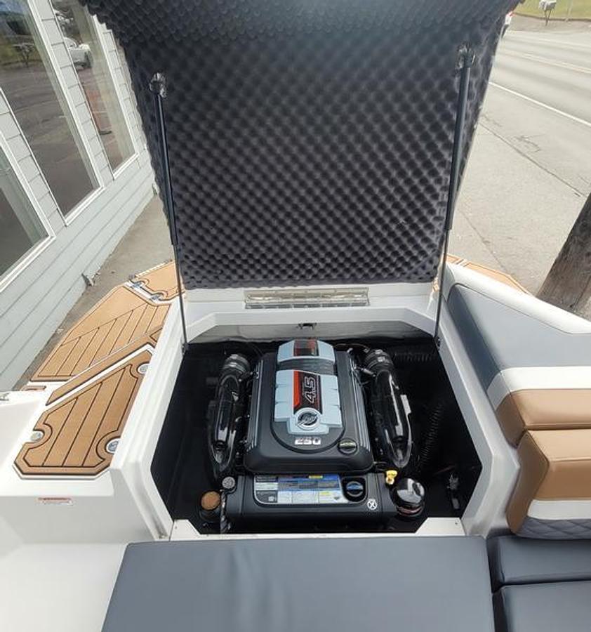 2025 Starcraft Marine SVX 210 I/O