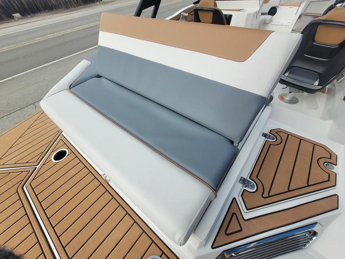 2025 Starcraft Marine SVX 210 I/O