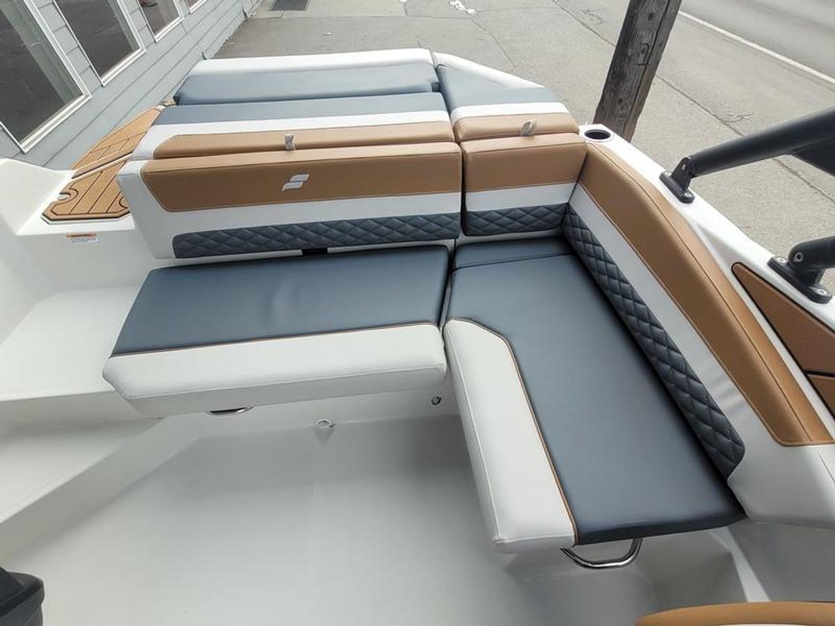 2025 Starcraft Marine SVX 210 I/O