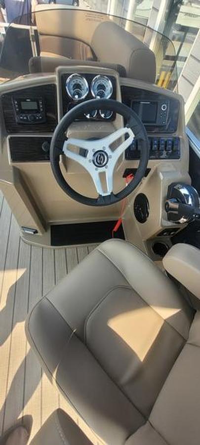 2025 Sylvan 8522 Mirage Party Fish