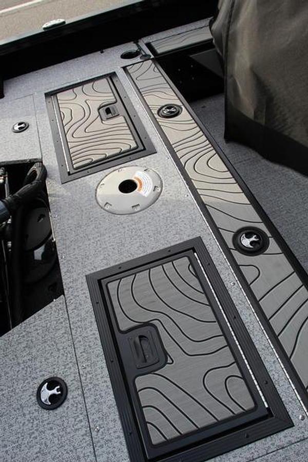 2025 Smoker Craft Adventurer 188 DC Pro