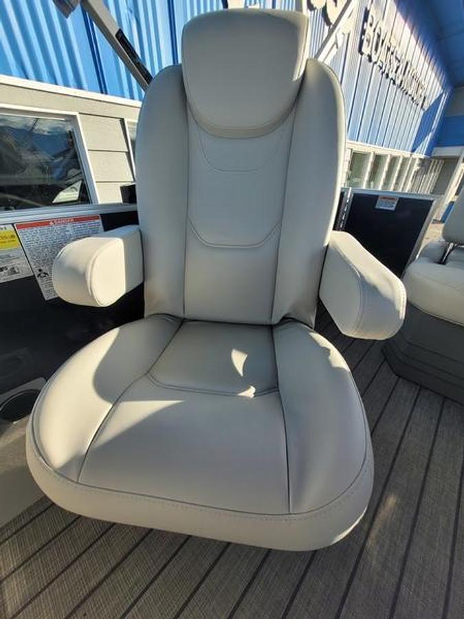 2025 Sylvan Mirage 822 CLZ