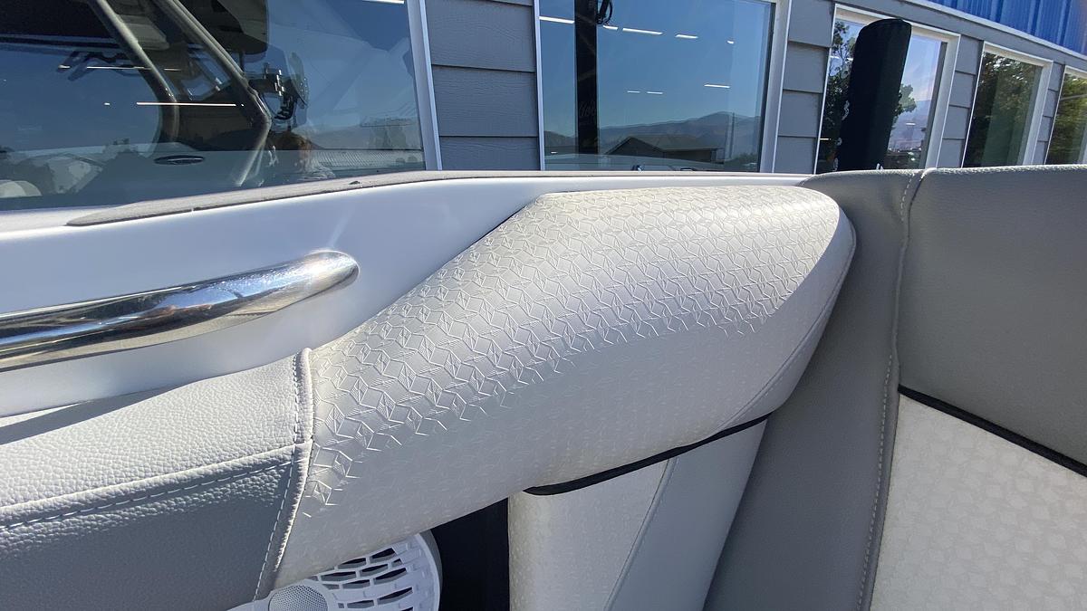 Used 2023 Supreme Boats S220