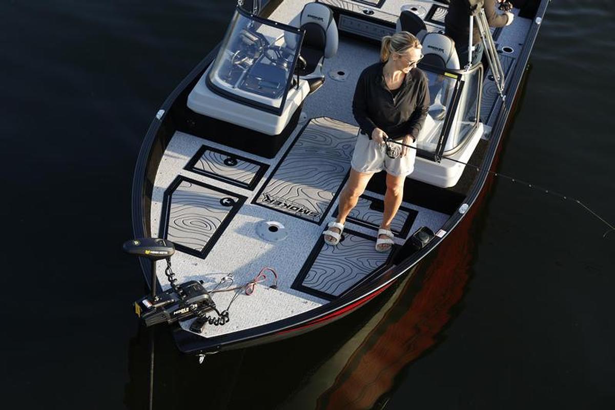 2025 Smoker Craft Adventurer 188 DC Pro