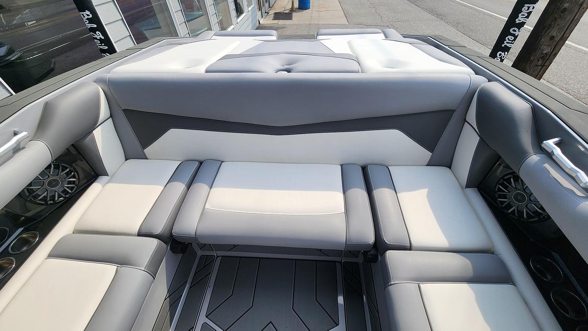 2027 Supreme Boats S220
