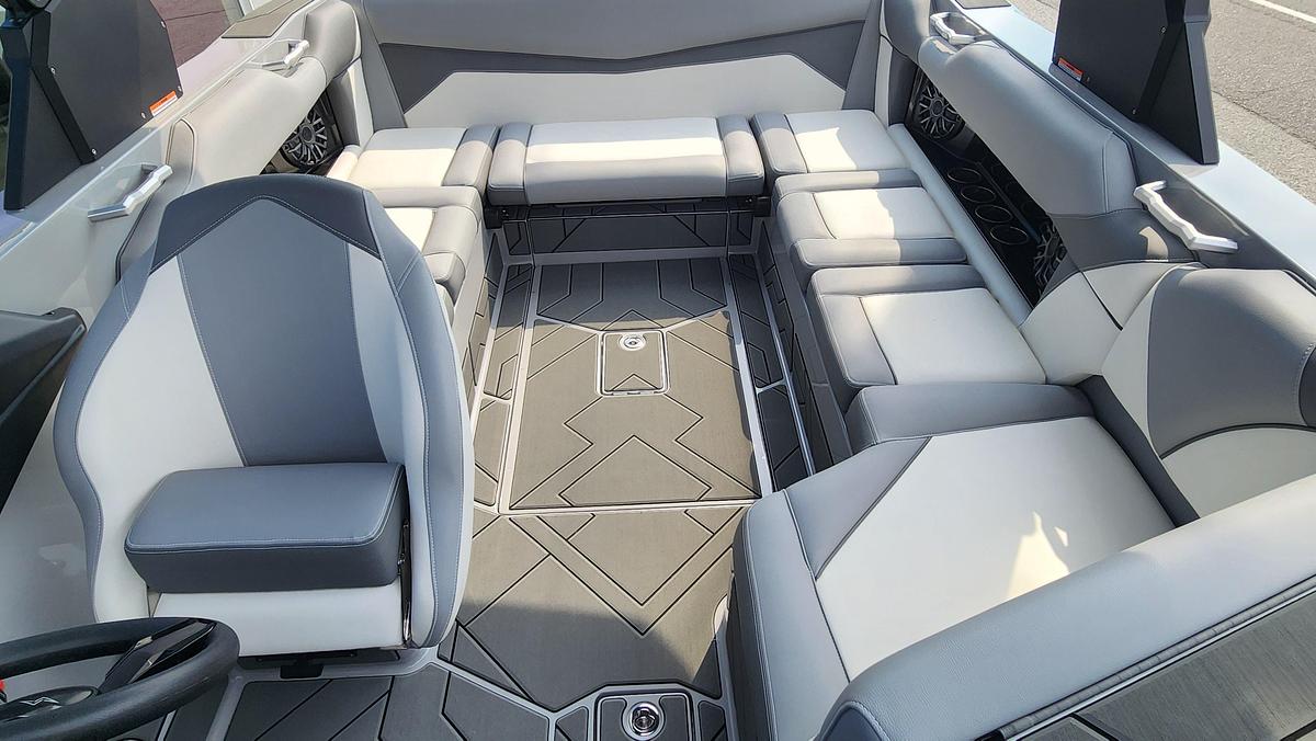 2027 Supreme Boats S220