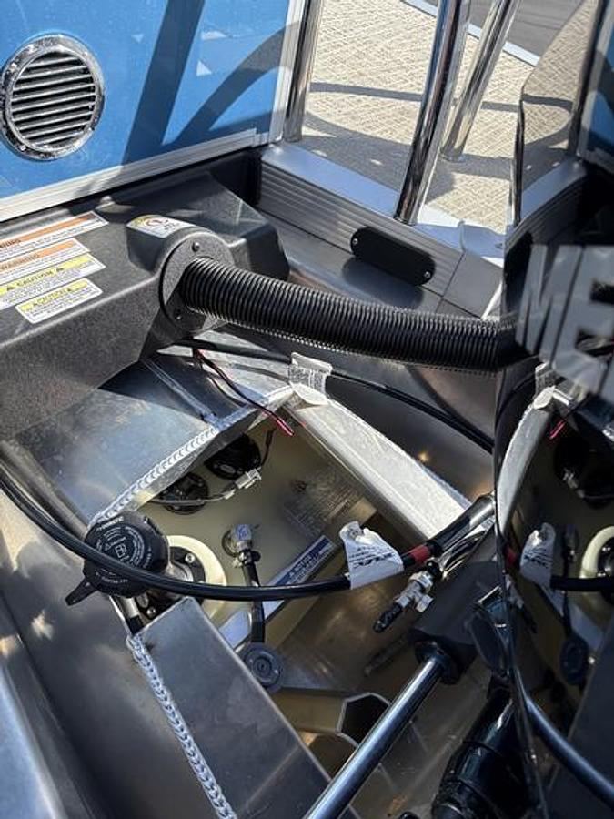 2026 Avalon Venture 85 Quad Lounger 25 FT