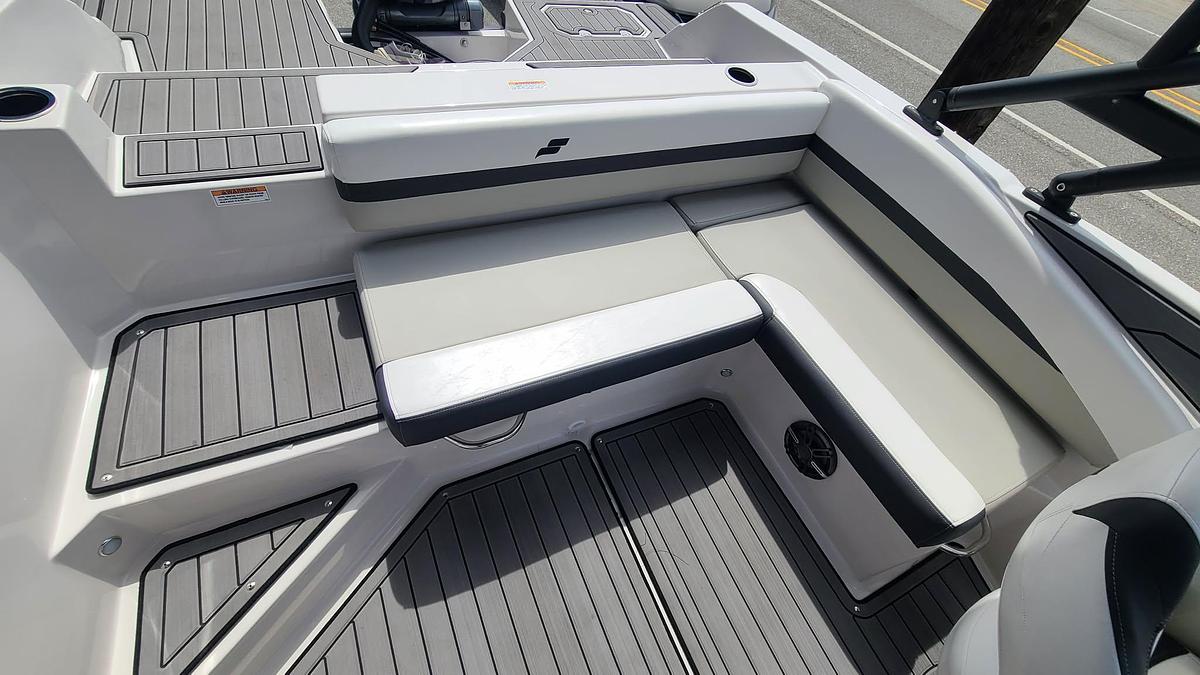 Used 2024 Starcraft Marine SVX 210 DC OB