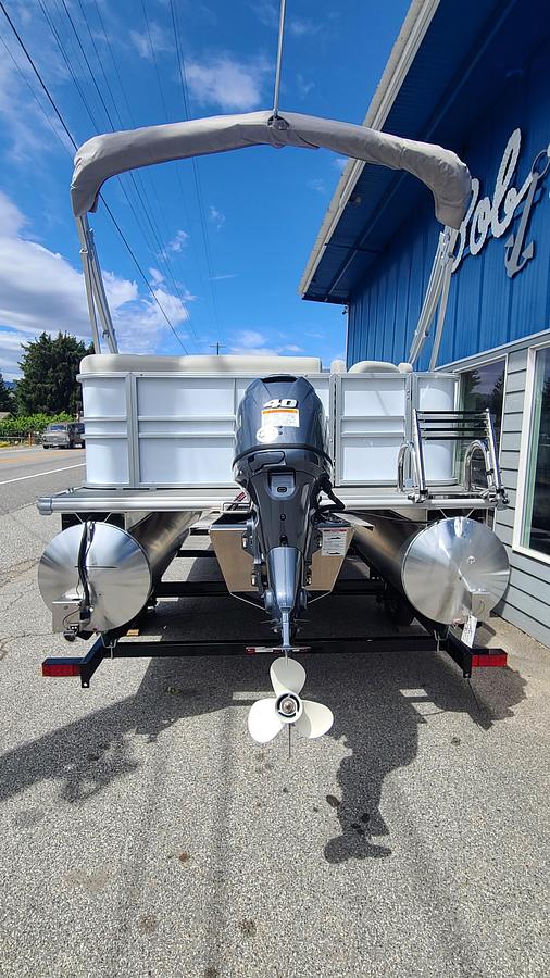 2026 Sylvan 818 Fish