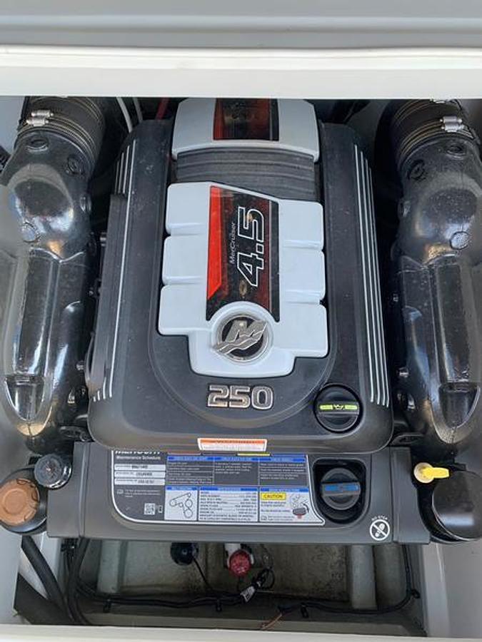 Used 2019 Crownline 215 SS