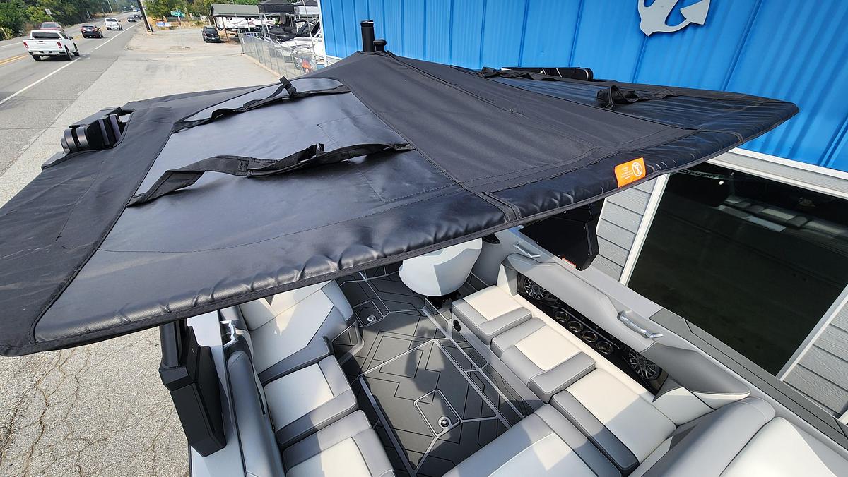 2027 Supreme Boats S220