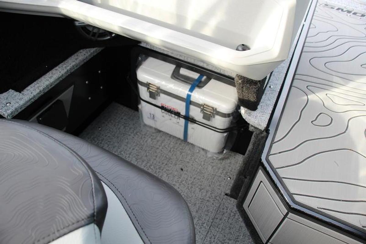 2025 Smoker Craft Adventurer 188 DC Pro