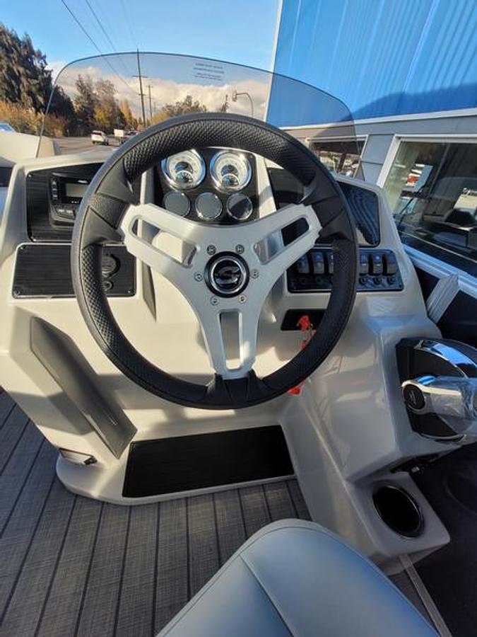 2025 Sylvan Mirage 822 CLZ