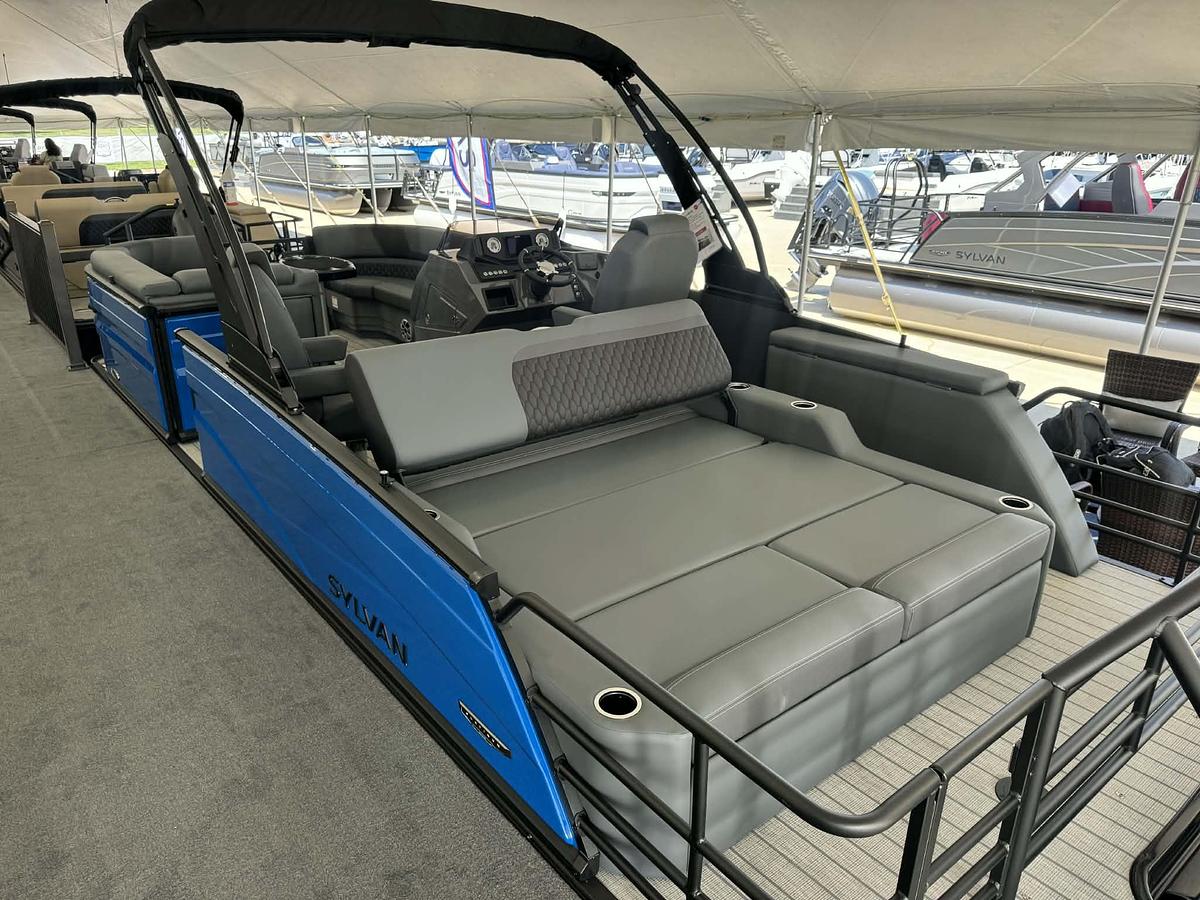 Used 2027 Sylvan L3 ULZ